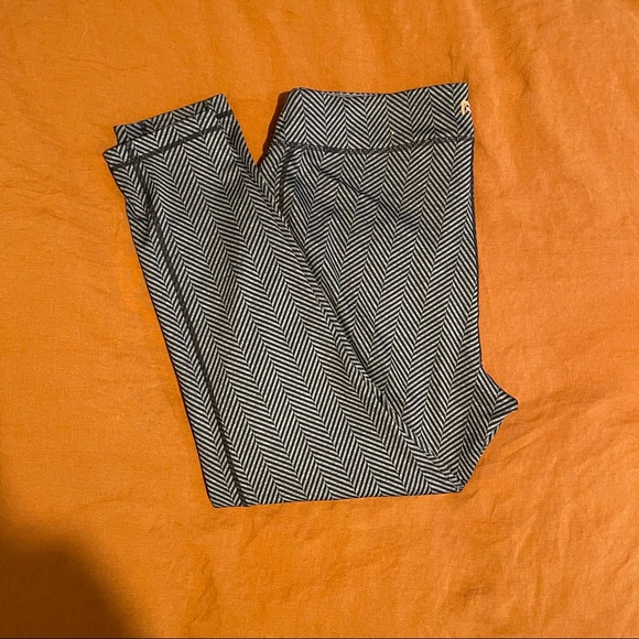 Nola Reversible Leggings - Picture 3 of 4